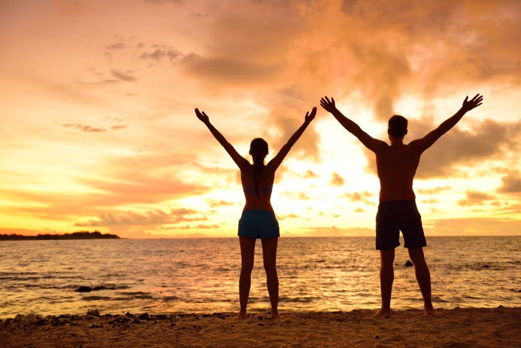 happy people outside, ways to feel amazing