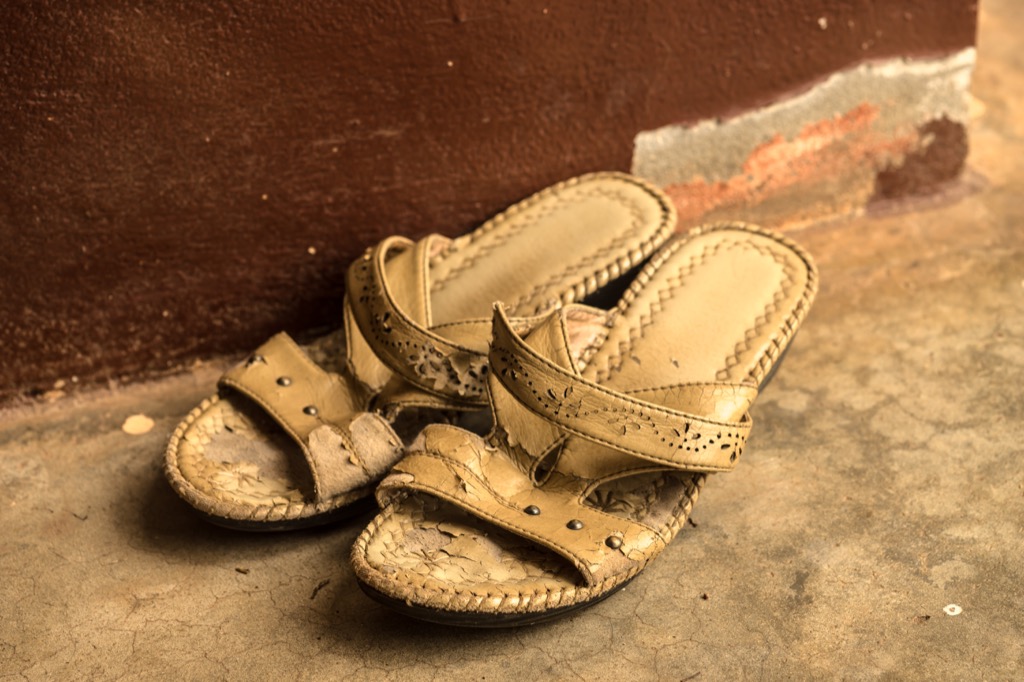 things no woman should own worn out shoes what not to wear after 40