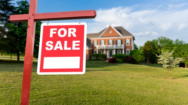 for sale sign, real estate things burglars know about your home