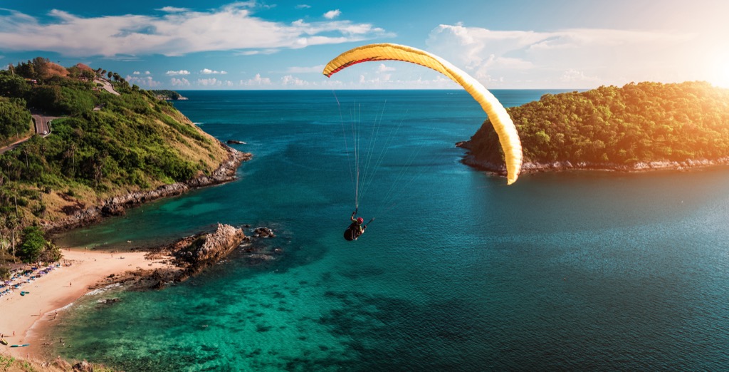parasailing 
