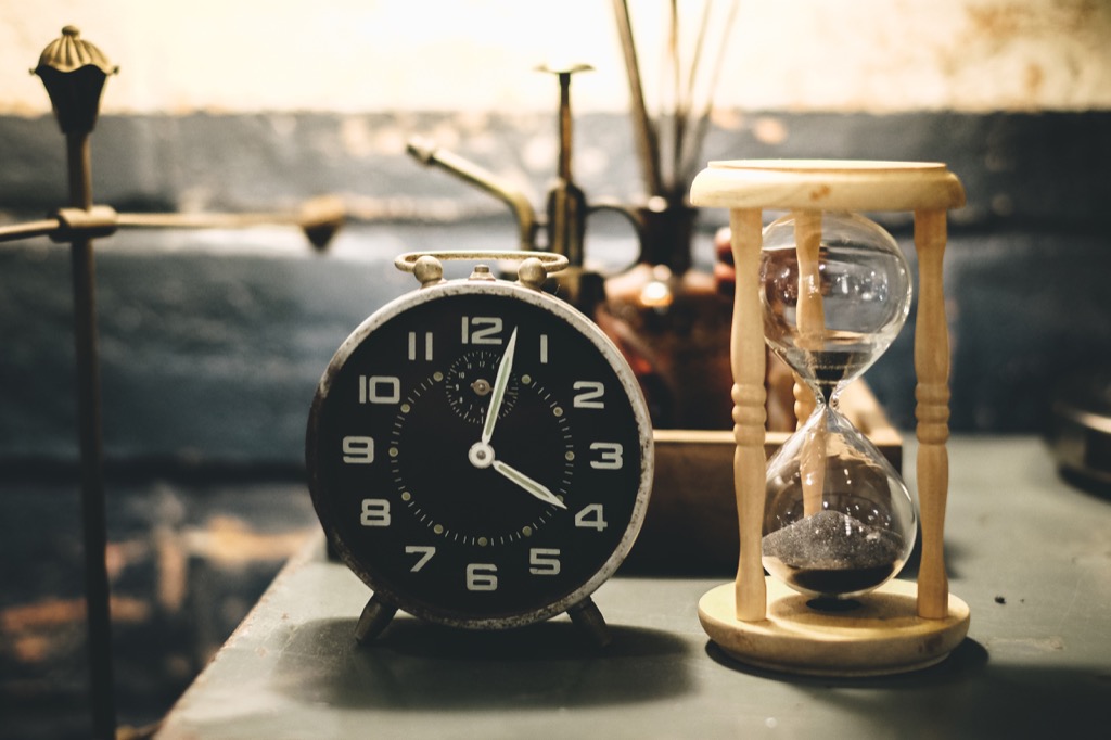 clock sits on table with timer, running late is poor ettiquette