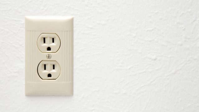 Three prong outlet home problems