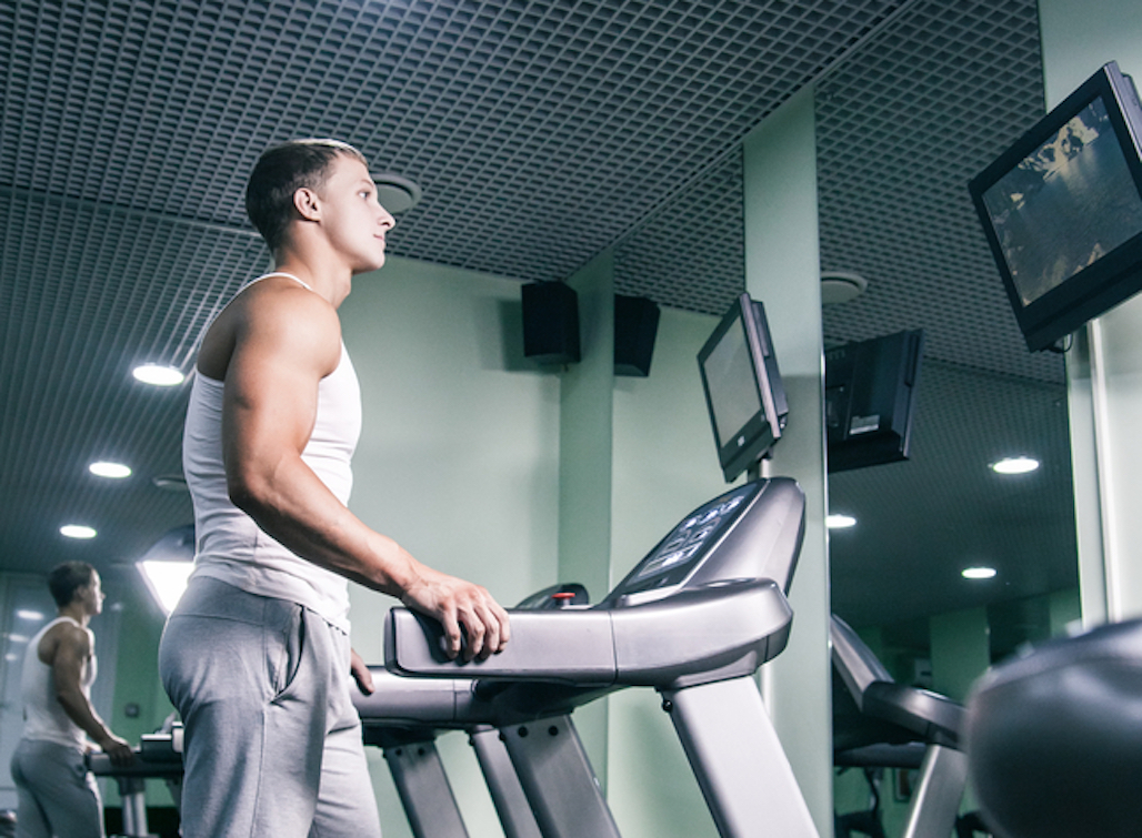 watching tv at gym, signs your husband is cheating
