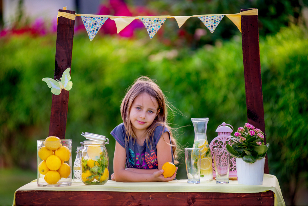 Girl With Lemonade Stand Daughter