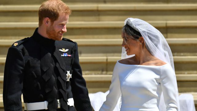 prince harry and princess meghan kiss