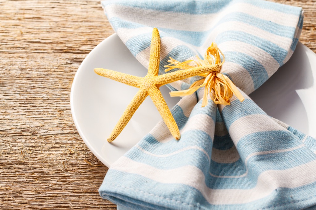 beach table setting starfish party