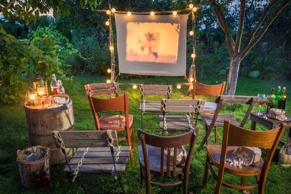 outdoor movie projector backyard