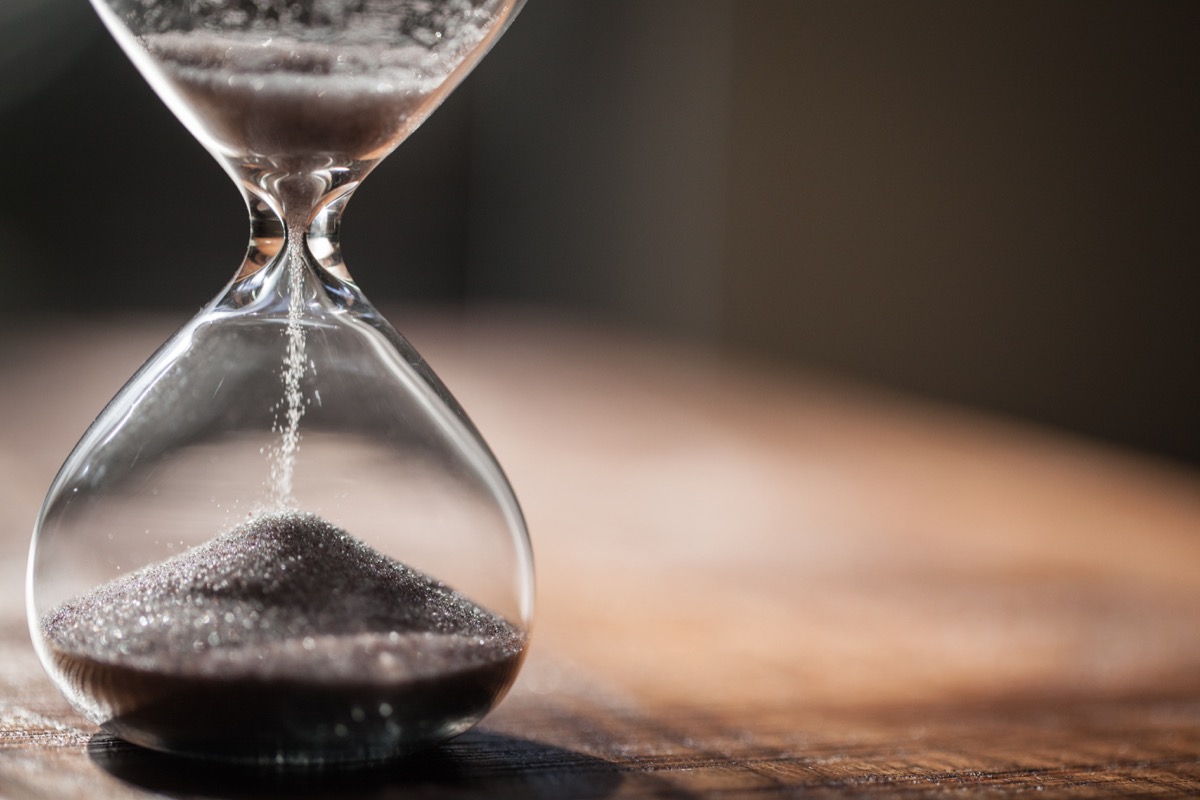 hour glass pouring sand, amazing facts