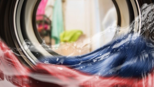 clothing in the washing machine, cleaning mistakes