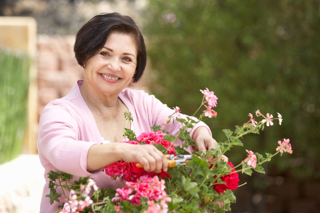 woman with flowers eco-friendly habits