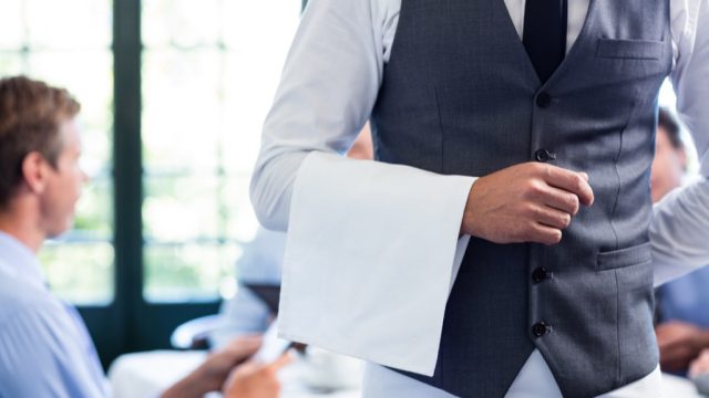 waiter walking away restaurant etiquette