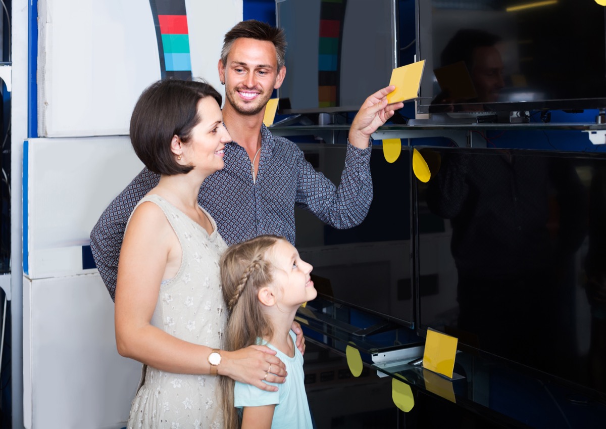 Family Buying a Television {Costco Shopping Secrets}