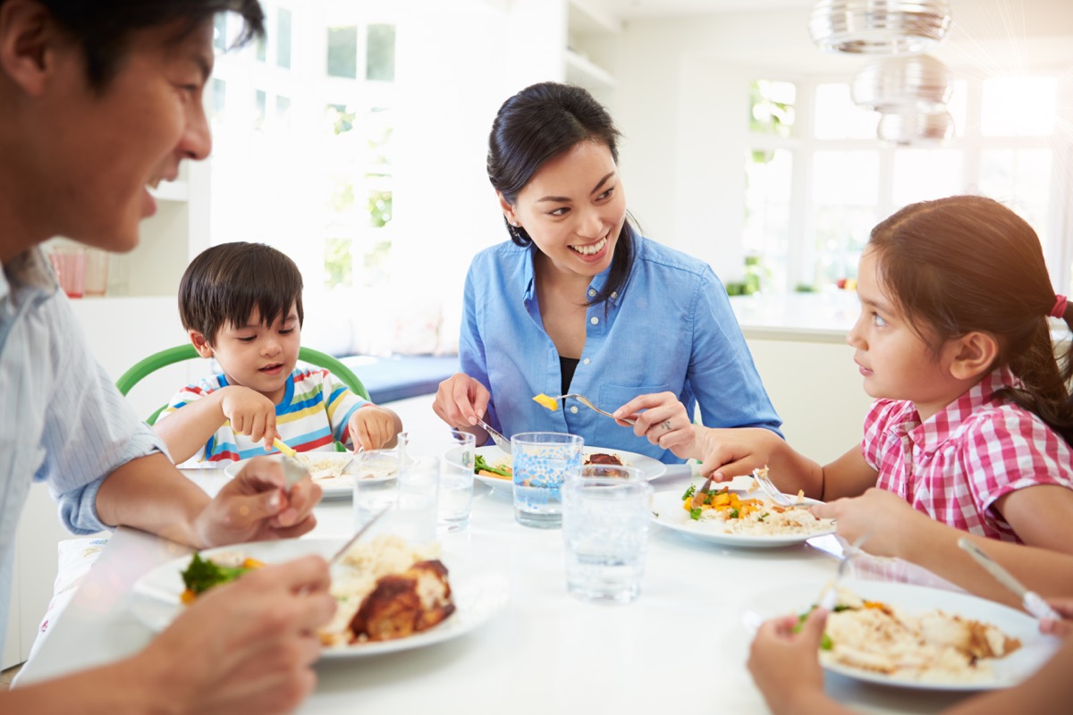 family dinner old-fashioned manners