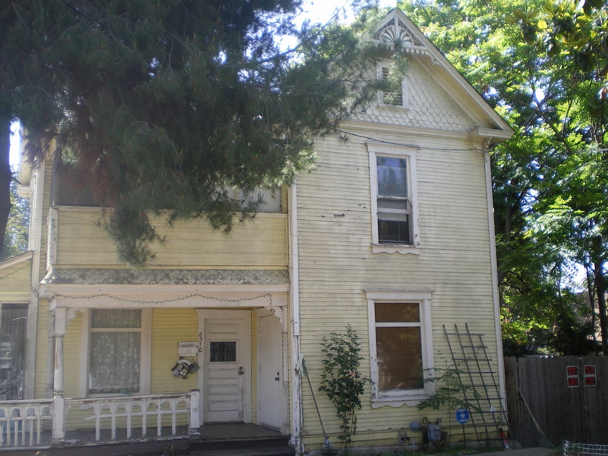 Folk Victorian home