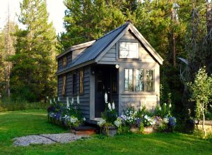 gorgeous tiny house in the countryside