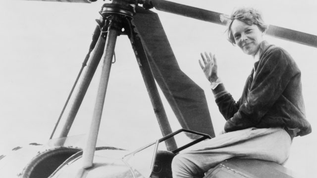 amelia earhart waving from plane conspiracy theories about amelia earhart