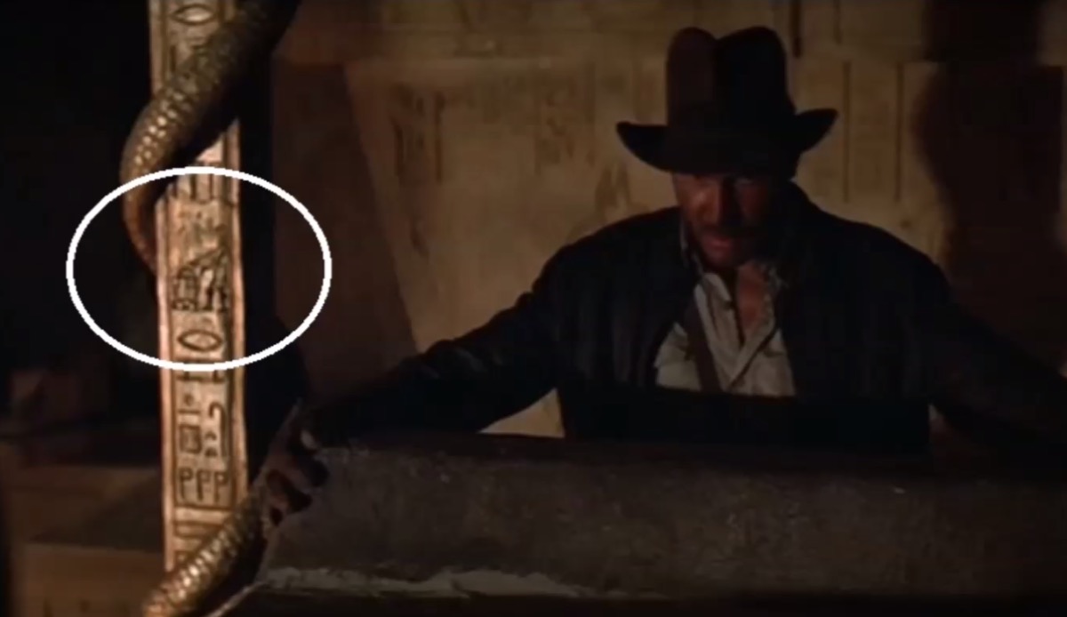 Easter Egg in Raiders of the Lost Ark shows C-3P0 and R2-D2 in hieroglyphics