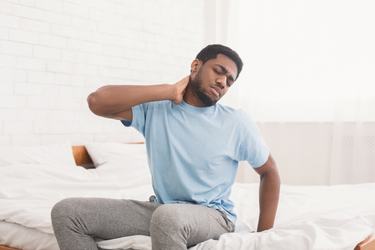 man with neck and back pain, signs your cold is serious