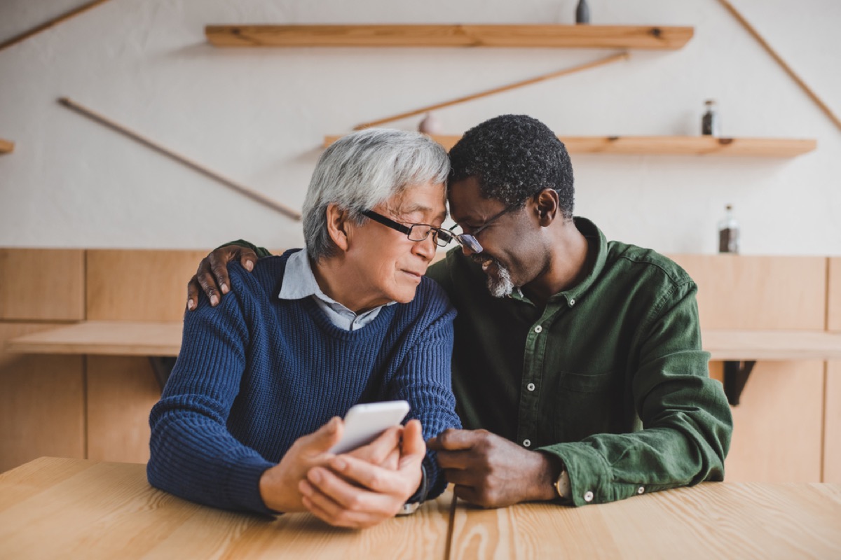 older men embracing signs you're in a relationship for the wrong reasons