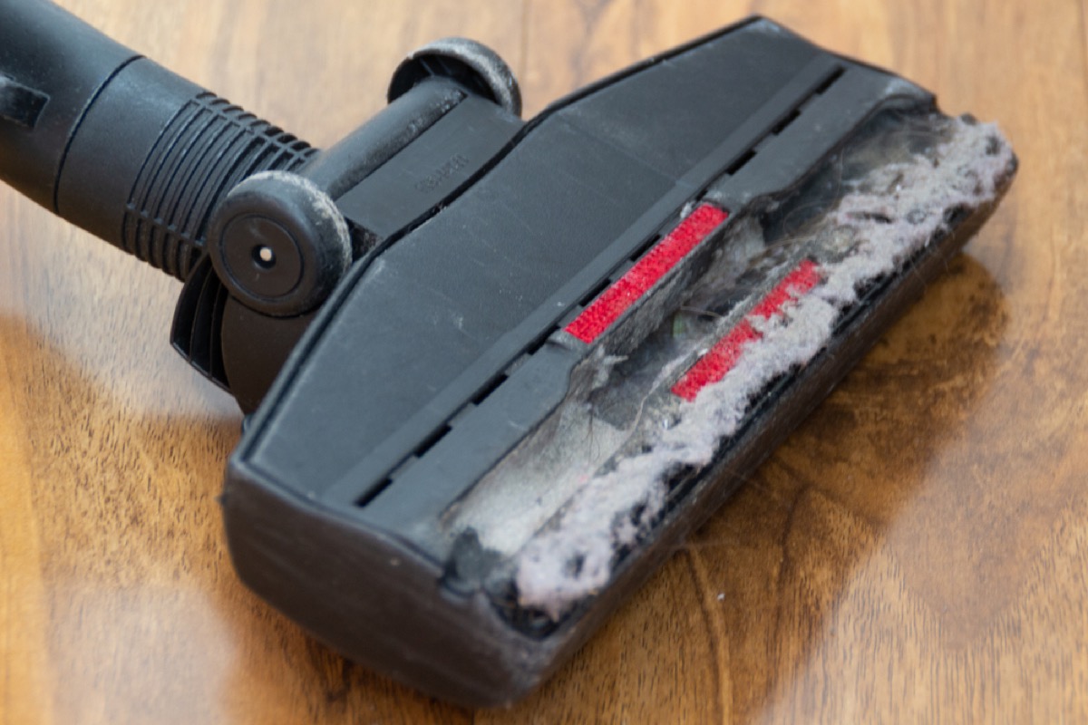 clogged vacuum with rollers on, vacuuming tips