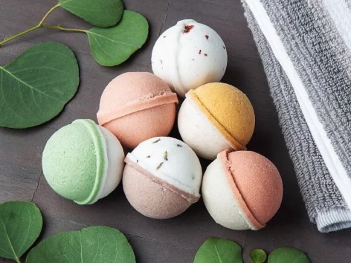 six round bath bombs, best gifts for girlfriend