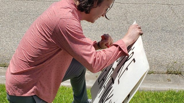 Keanu Reeves signs You're Beautiful poster for Louisiana family, the Hunts