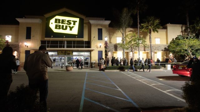 Buyers Line Up For Black Friday