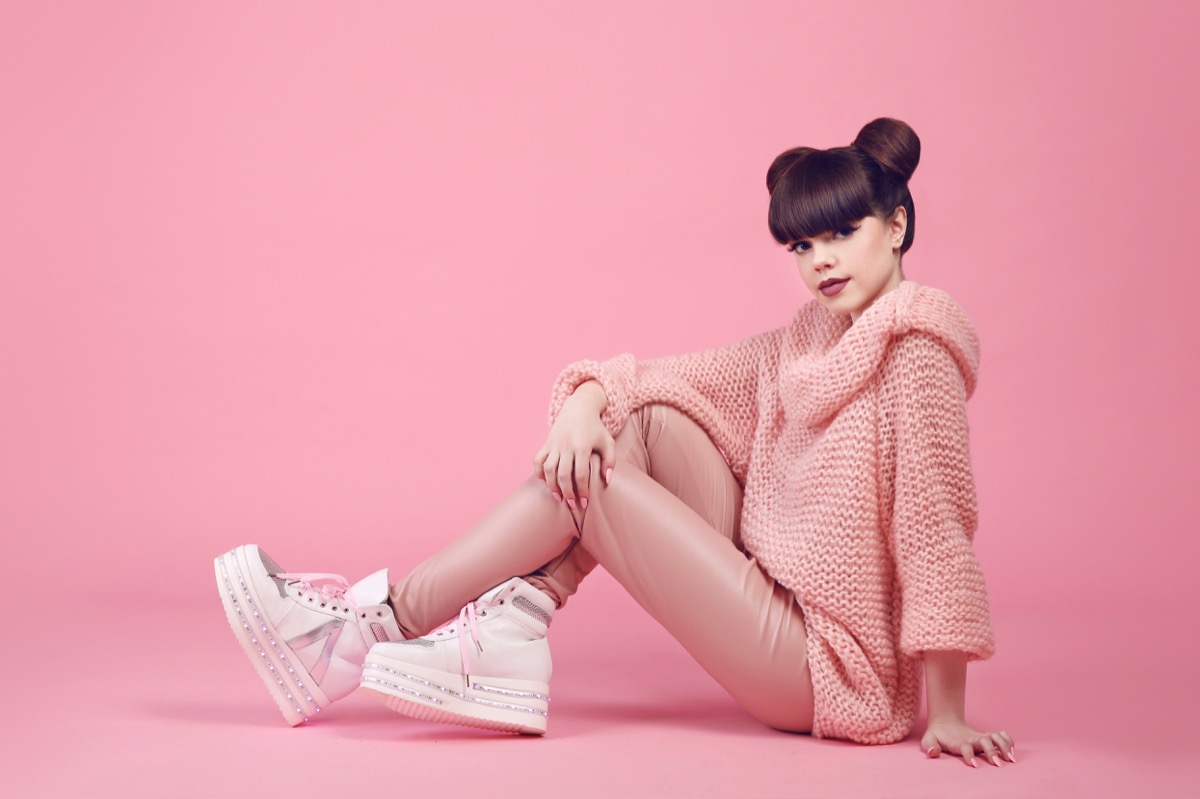 girl in wedge sneakers