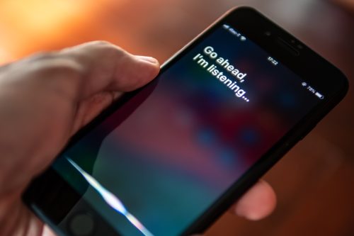 siri answering a voice command on an iphone