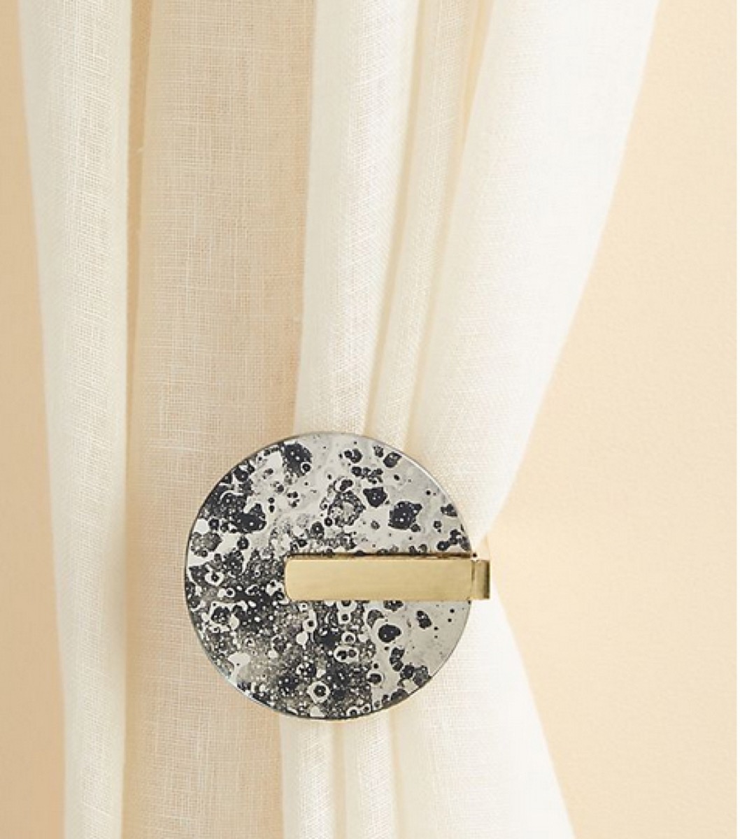 Curtain drawback