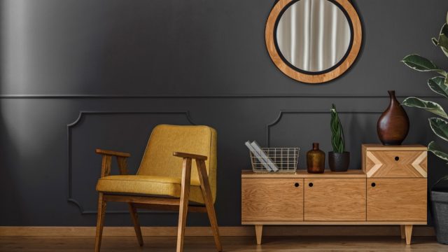 Round mirror in living room