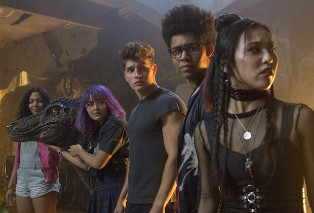 the cast of runaways on hulu