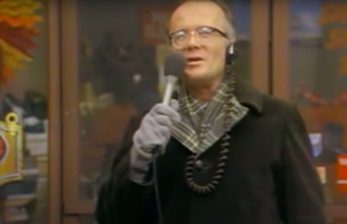 Still from the WKRP in Cincinnati episode "Turkeys Away"