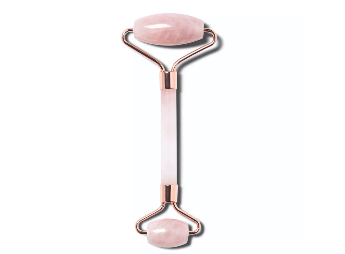 rose quartz face roller