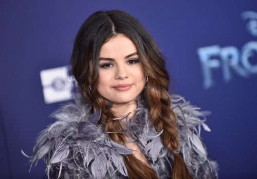 Selena Gomez round face shape
