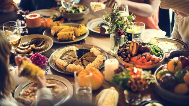 thanksgiving table with pumpkin pie