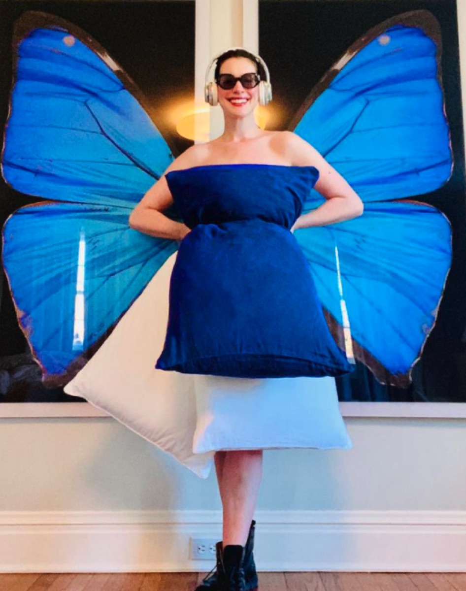 Anne Hathaway recreating "Princess Diaries" costume