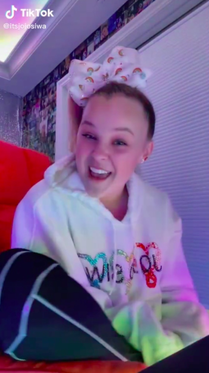 JoJo Siwa "Born This Way" TikTok