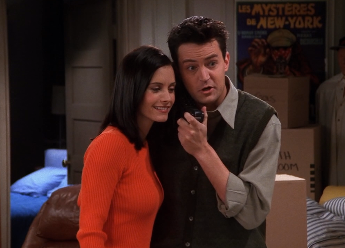 Courteney Cox and Matthew Perry in "Friends" season 5