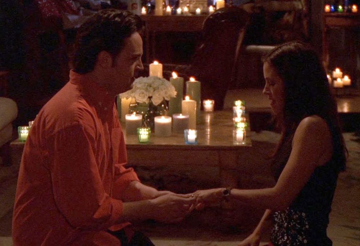 Matthew Perry and Courteney Cox in "Friends" season 6