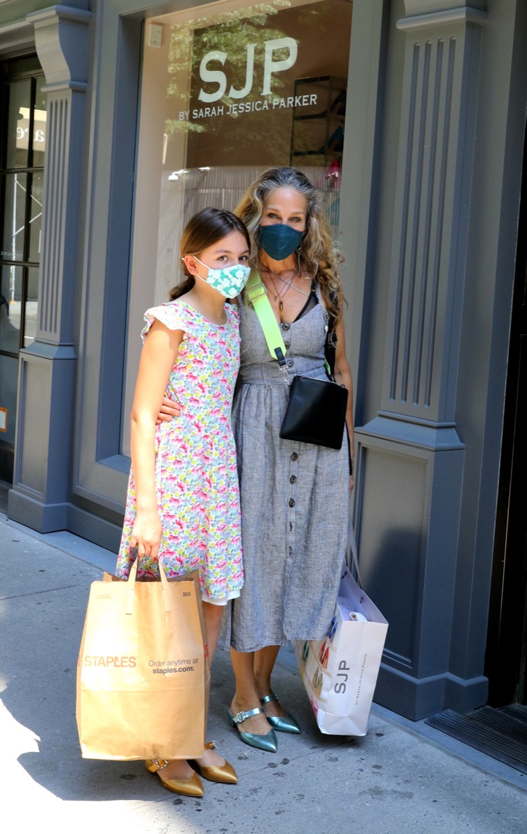 NEW YORK, NY - JUNE 06: Tabitha Broderick and Sarah Jessica Parker are seen on June 06, 2021 in New York City. (Photo by Jose Perez/Bauer-Griffin/GC Images)