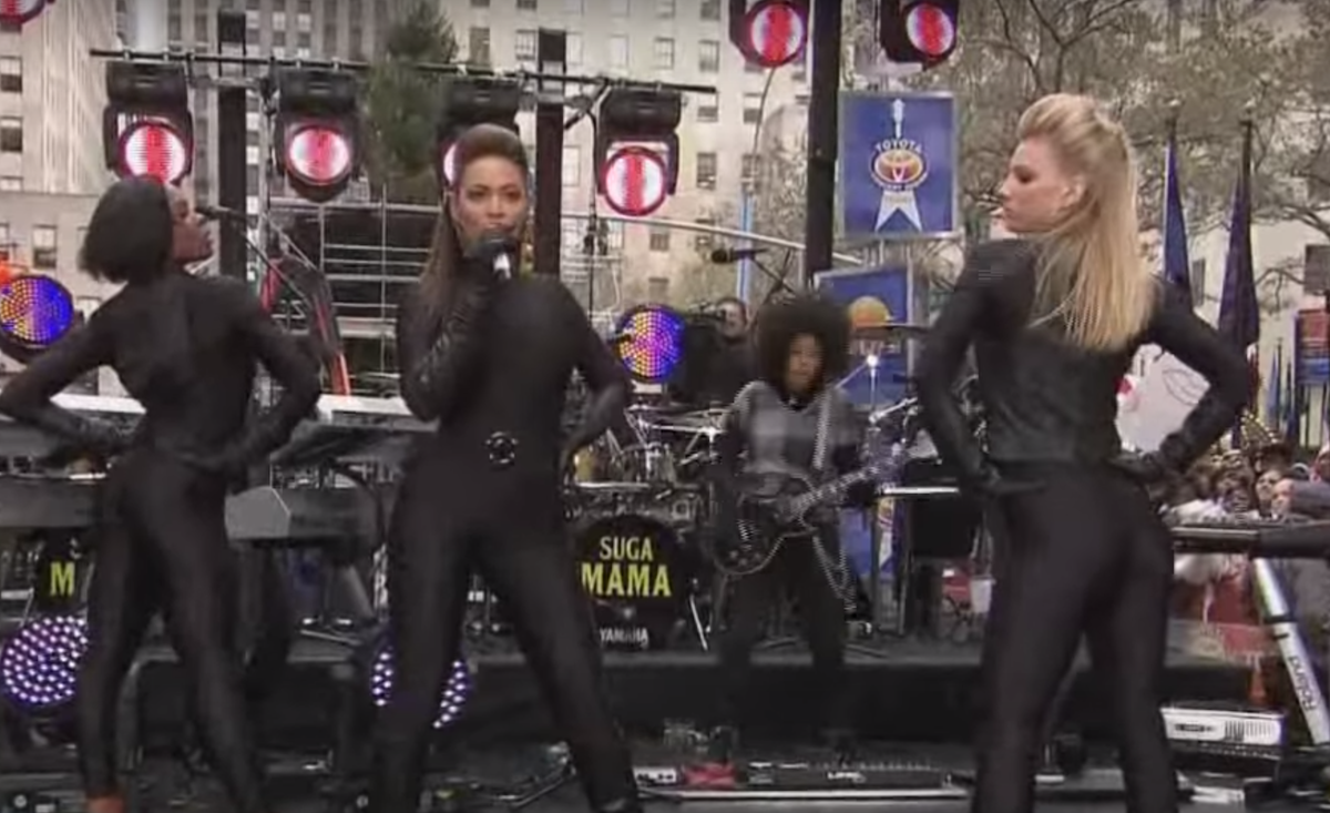 Heather Morris dancing with Beyoncé during a performance on the "Today" show
