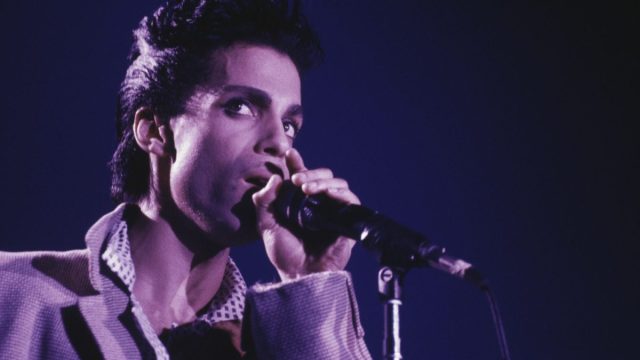 Prince performing in 1986