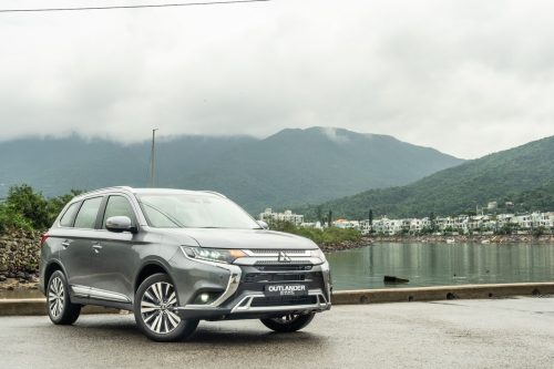 A silver 2019 Mitsubishi Outlander