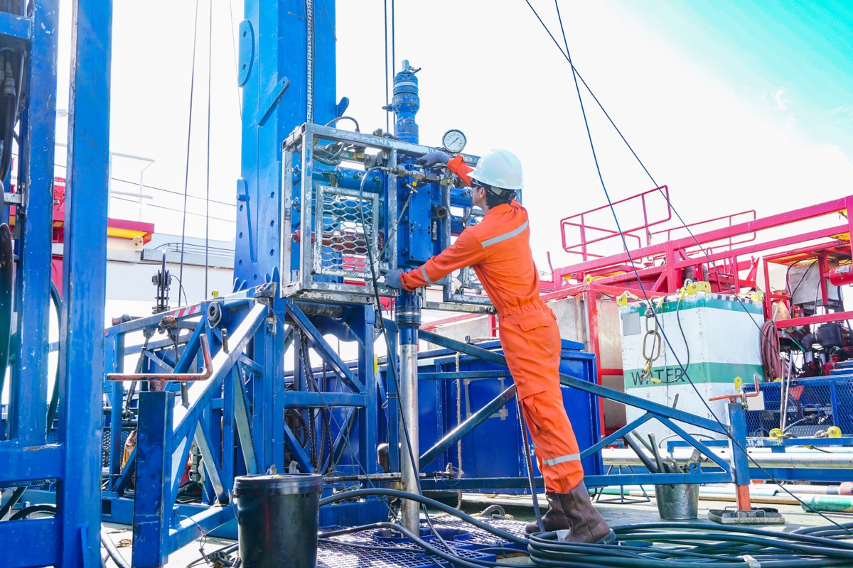 oil drill derrick operator