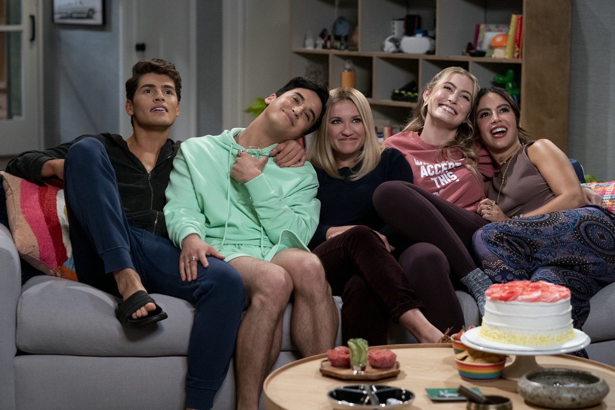 Gregg Sulkin, Michael Hsu Rosen, Emily Osment, Olivia Macklin, and Cinthya Carmona in Pretty Smart