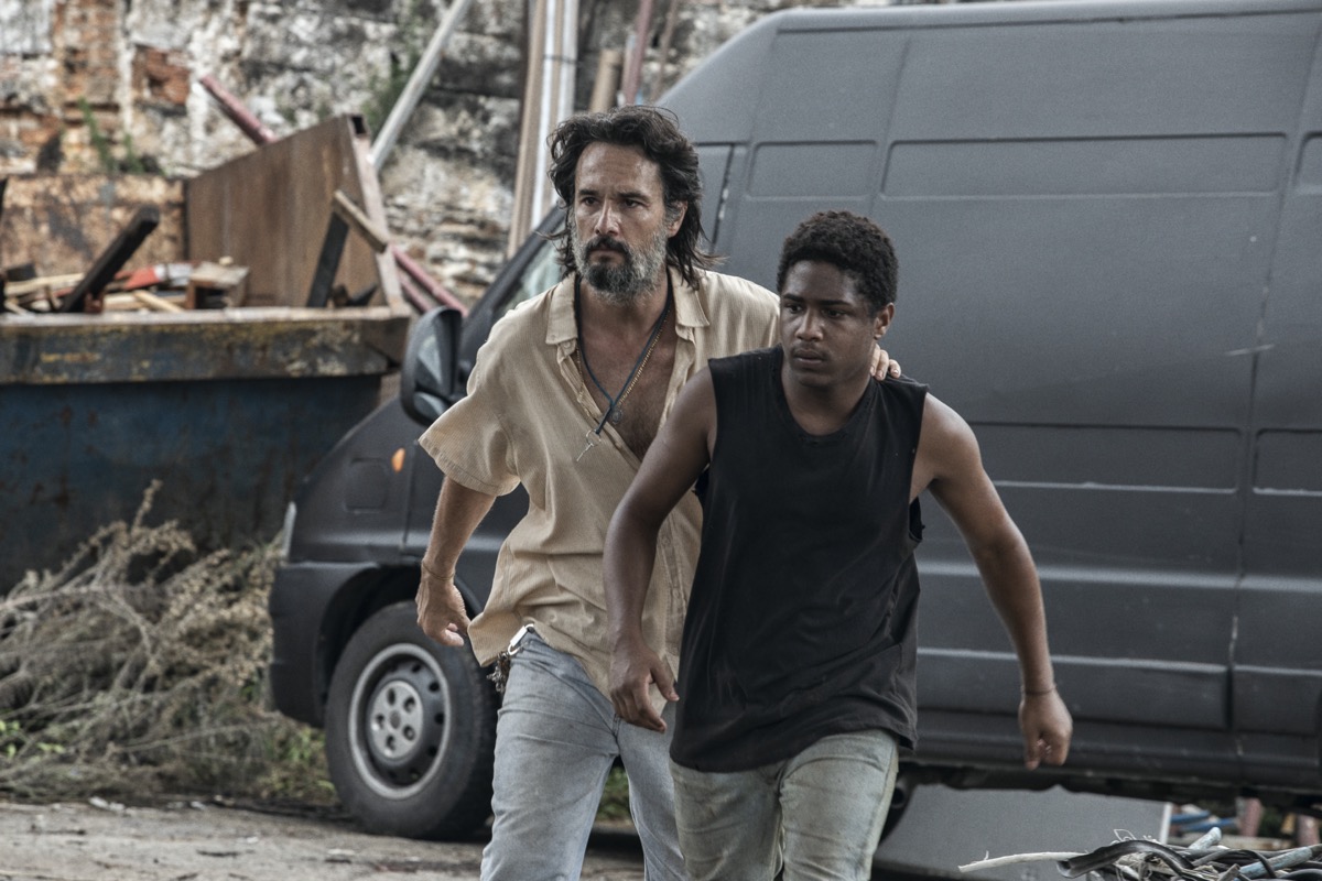 Rodrigo Santoro and Christian Malheiros in 7 Prisoners