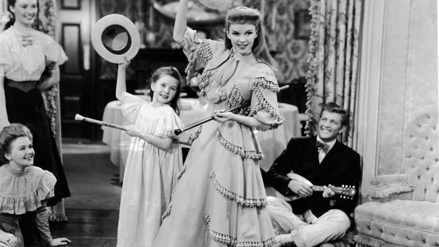 Margaret O'Brien and Judy Garland in Meet Me in St Louis