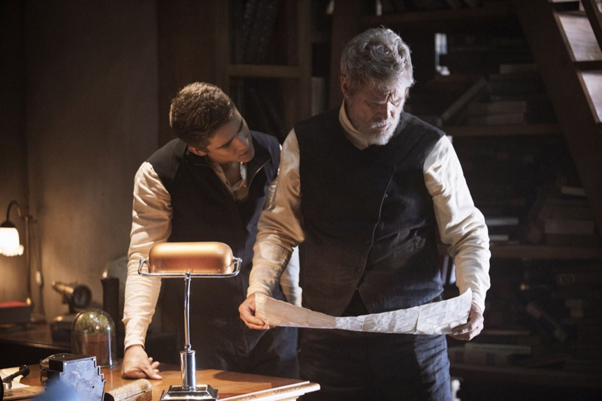 Brenton Thwaites and Jeff Bridges in The Giver