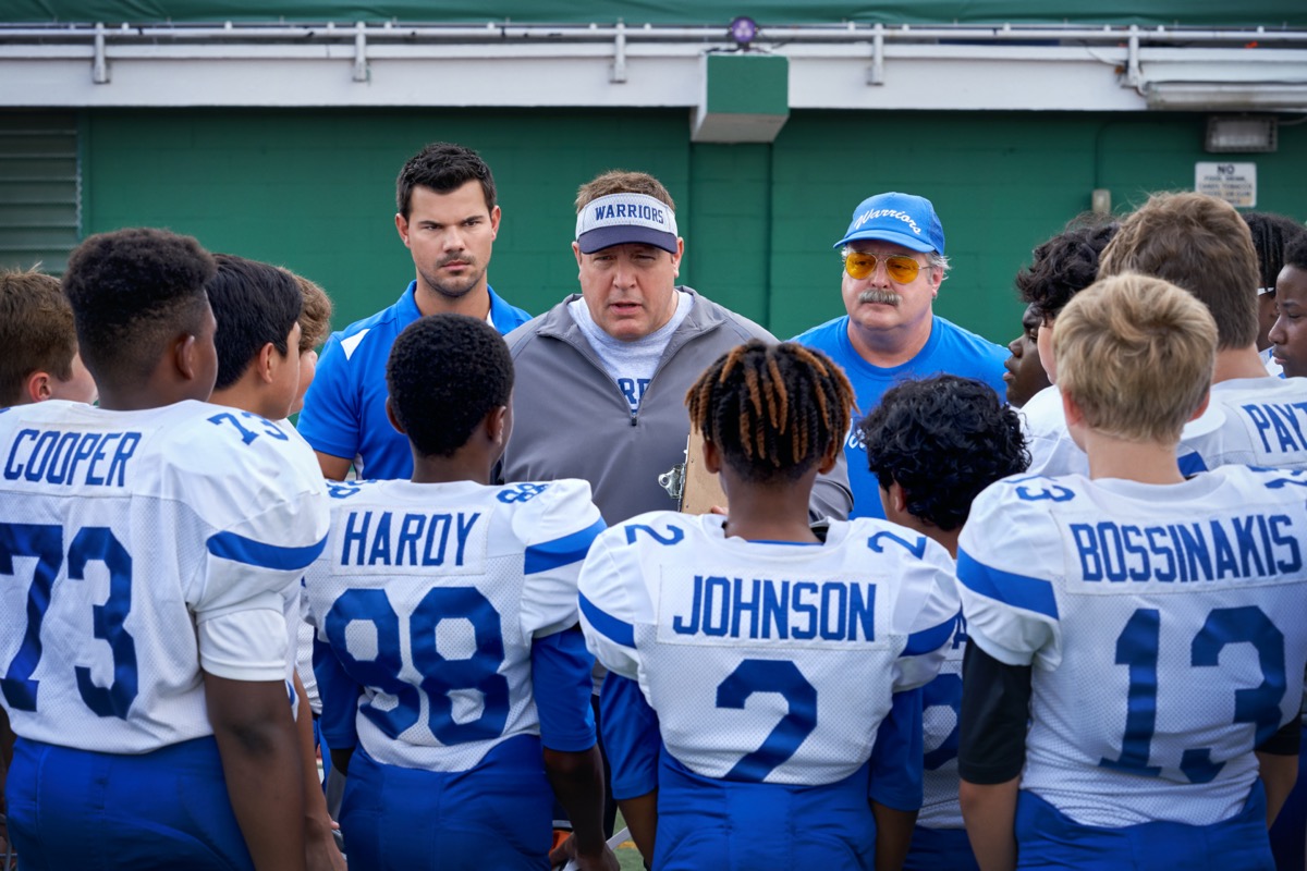HomJacob Perez, Taylor Lautner, Christopher Farrar, Kevin James, Gary Valentine, Manny Magnus, and Tait Blum in Home Team